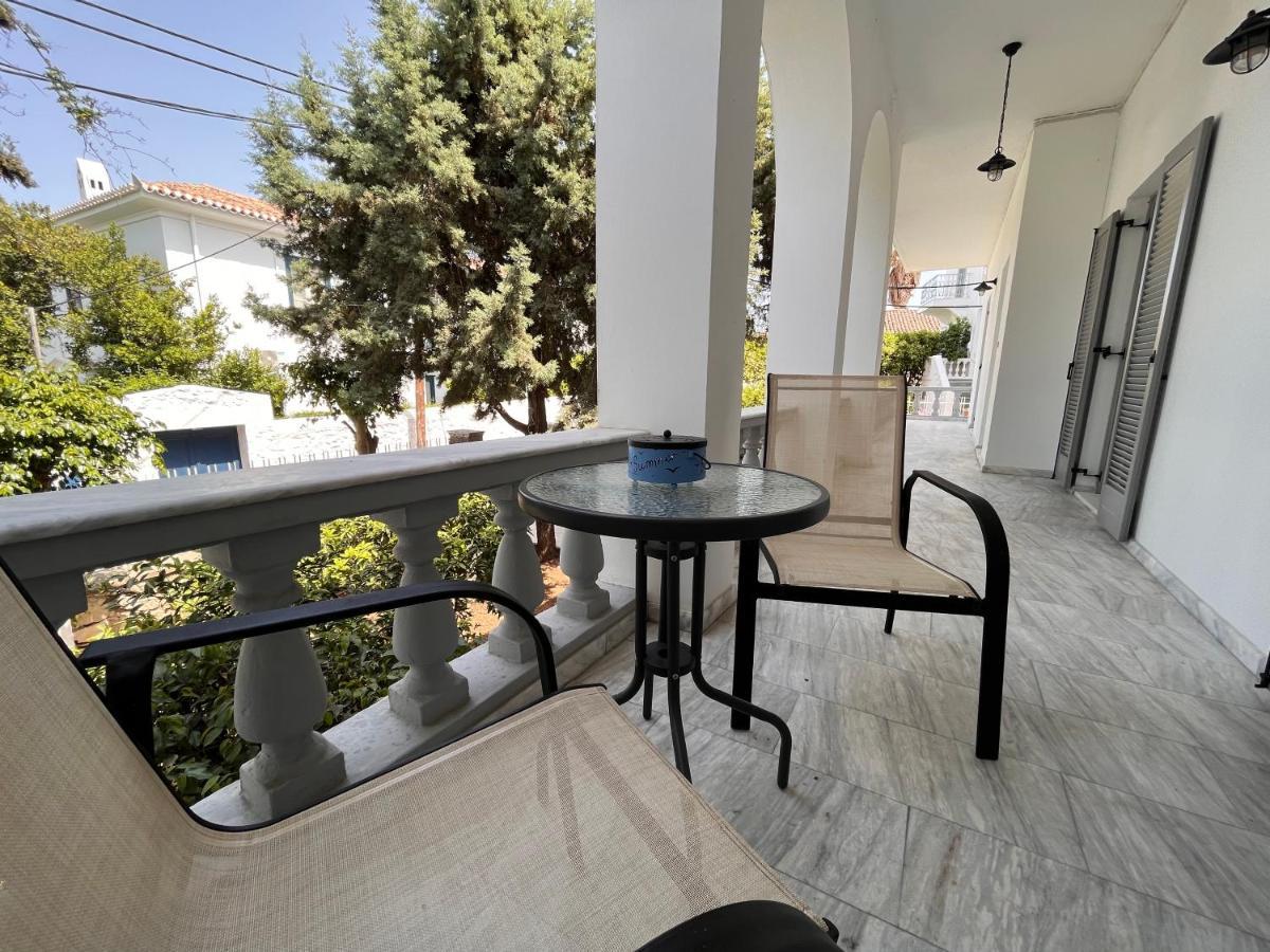 The Elegant Summer House Spetses Town Exterior photo